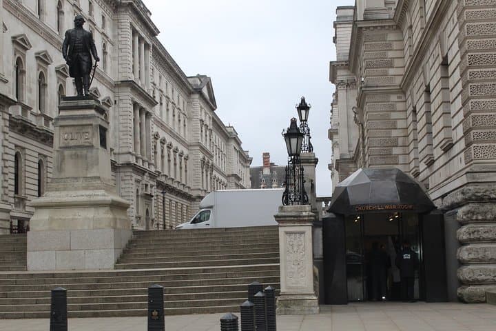 Heathrow Airport to Central London Private Round Trip Transfer