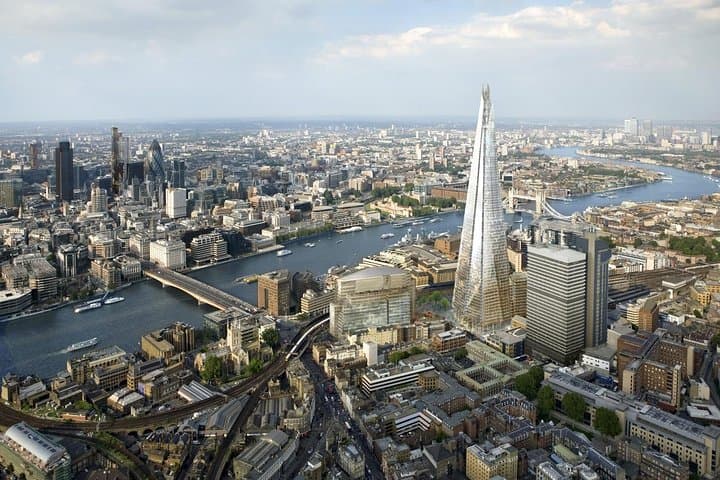 Private Walking Tour of London with licensed guide with central Hotel Pick Up