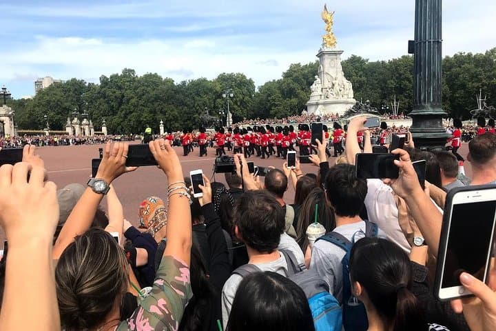 Half Day Walking Tour of Traditional London by Walking & Public Transportation