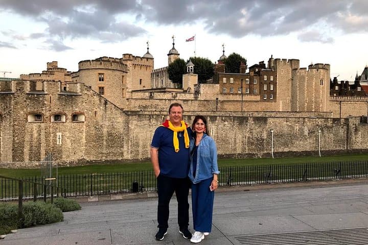 Half Day Walking Tour of Traditional London by Walking & Public Transportation