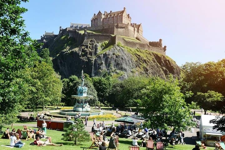 Edinburgh Castle Guided Walking Tour - Entry Tickets Included