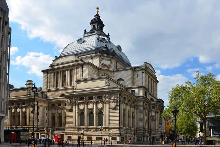 Private Walking Tour of London with licensed guide with central Hotel Pick Up