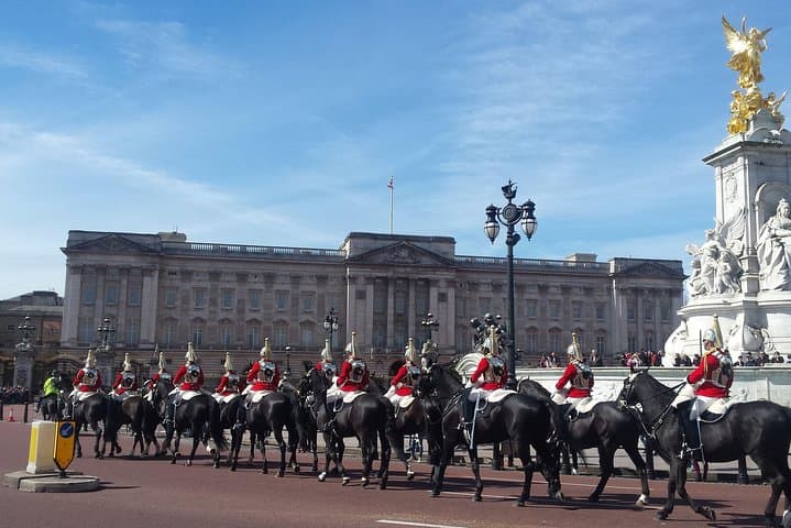 Guards at Buckingham Palace