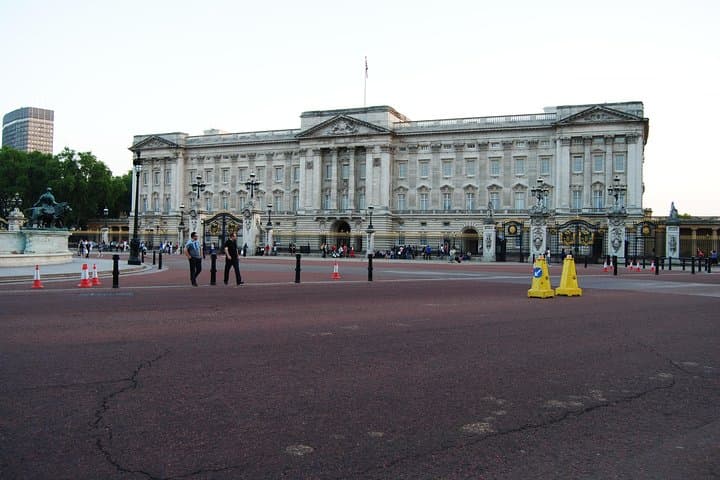 Full day private tour of London by car