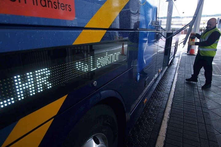Airport Coach Service from Heathrow to Oxford