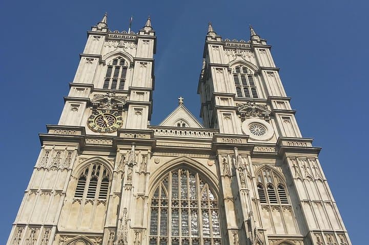 Full Day Traditional Private London Tour by Walking & Public Transportation