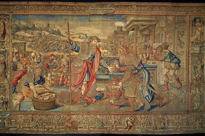 Hampton Court Palace Private Tour - Secrets of Henry VIII