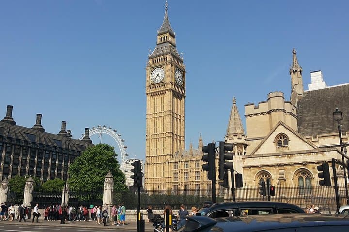 Full Day Traditional Private London Tour by Walking & Public Transportation