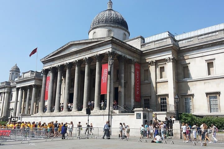 Full Day Traditional Private London Tour by Walking & Public Transportation