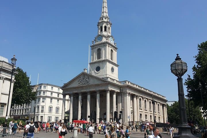 Full Day Traditional Private London Tour by Walking & Public Transportation