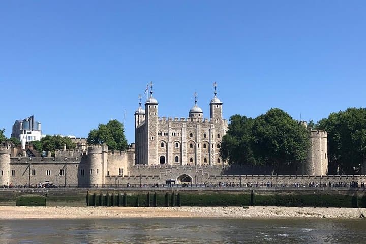 7 Day Private Tour of London with Host Family Accommodation