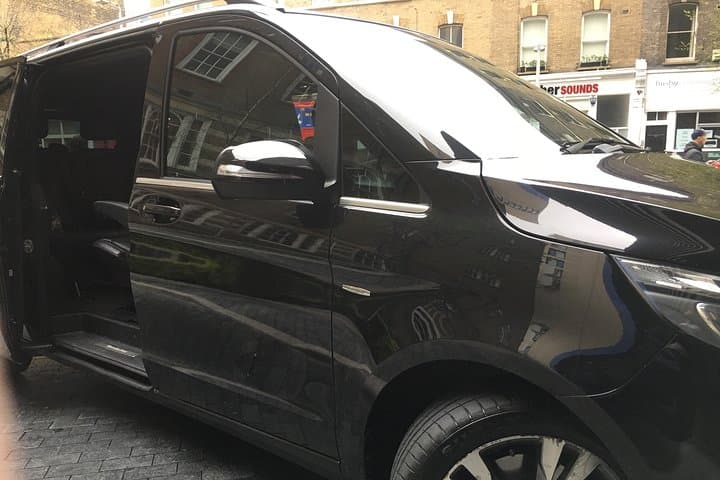 Private transfers between London Gatwick - London Luton Airports