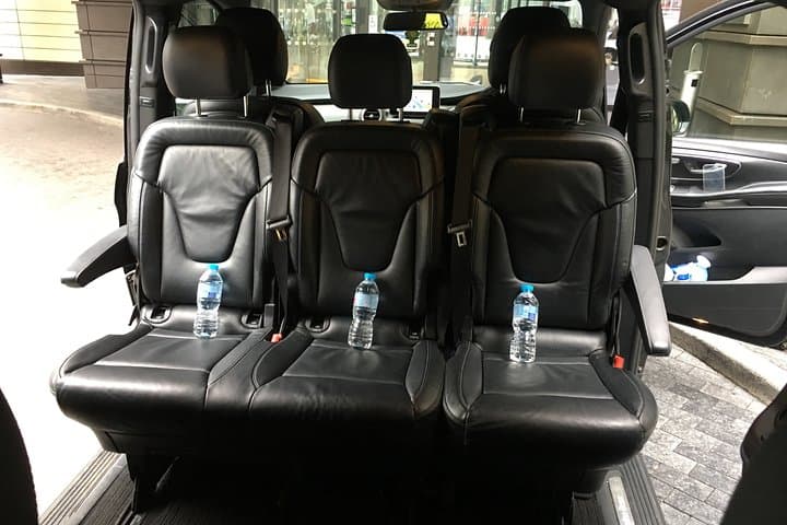 Private transfers between London Heathrow - London City Airports