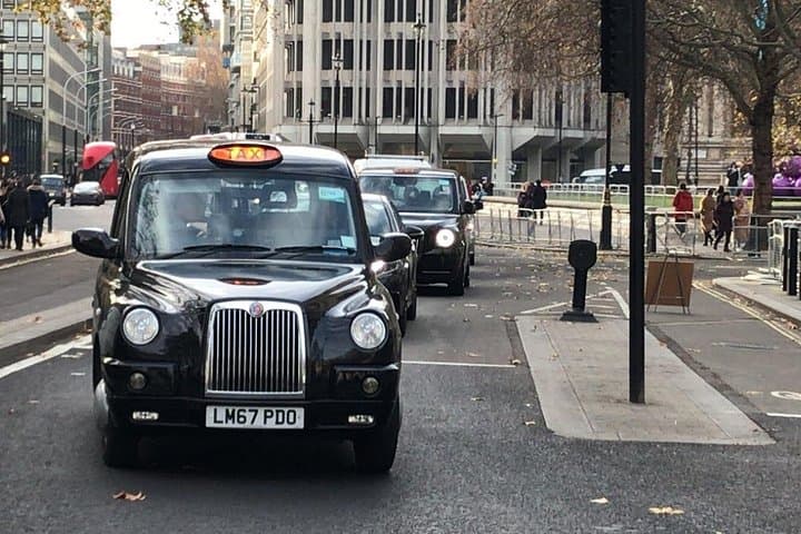 Private transfers between London City Airport - London Luton Airport