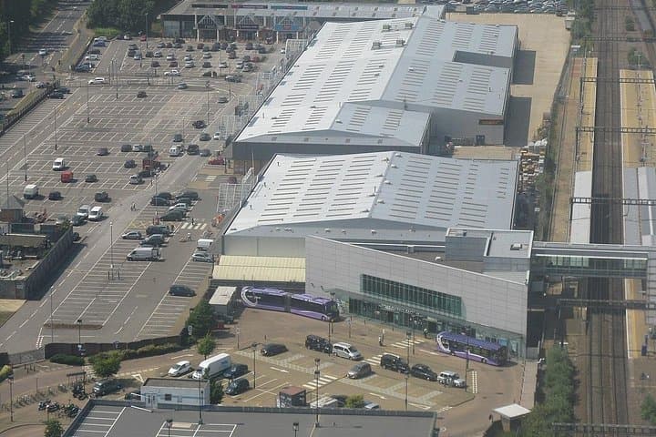 Private transfers between London City Airport - London Luton Airport