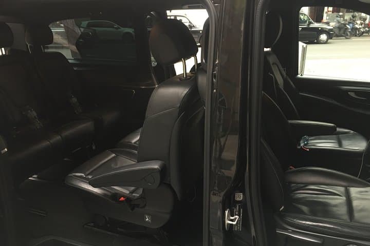 Private transfers between London Gatwick - London Luton Airports