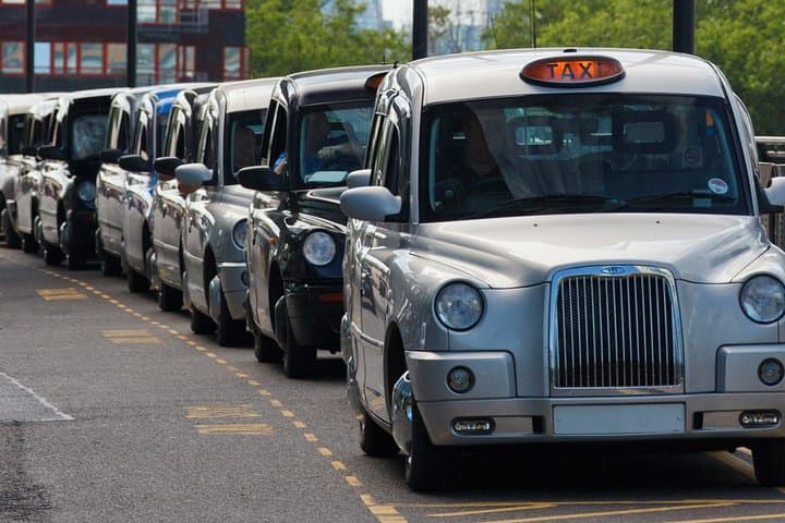 Private transfers between London Heathrow - London City Airports