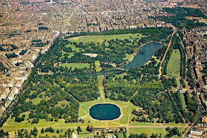 Hyde Park and Kensington Gardens: A Self-Guided Audio Tour