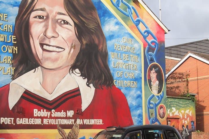 Black Taxi Mural "Tour Like A Local"