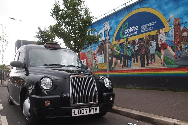 Black Taxi Mural "Tour Like A Local"