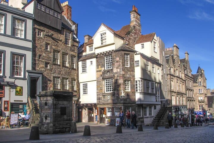 Highlights from Edinburgh’s Old Town: A Self-Guided Audio Tour