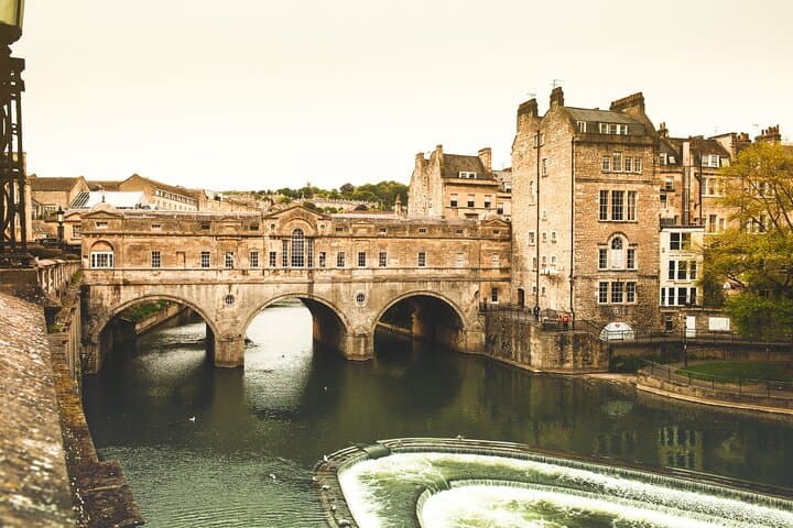 2-Day Windsor, Stonehenge, Bath & Oxford Tour Including Admission