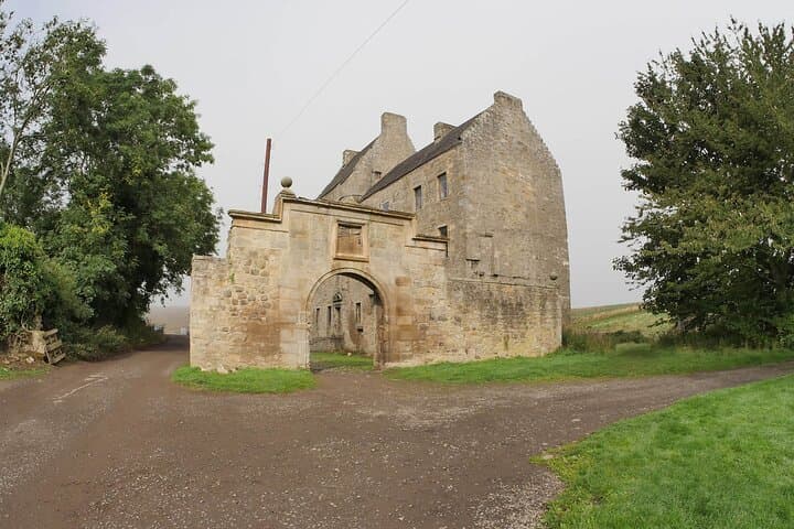 Outlander private tour – Lallybroch , Culross and Drummond Castle