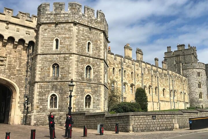 1,000 Years of Royal History from Windsor to Eton: A Self-Guided Audio Tour