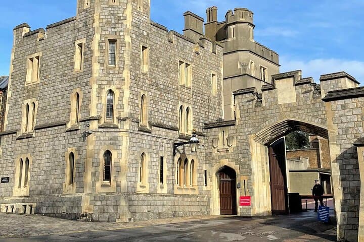 1,000 Years of Royal History from Windsor to Eton: A Self-Guided Audio Tour