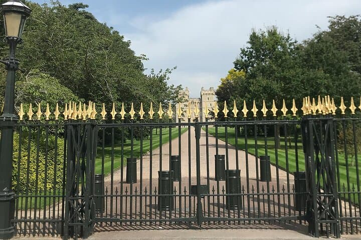 1,000 Years of Royal History from Windsor to Eton: A Self-Guided Audio Tour