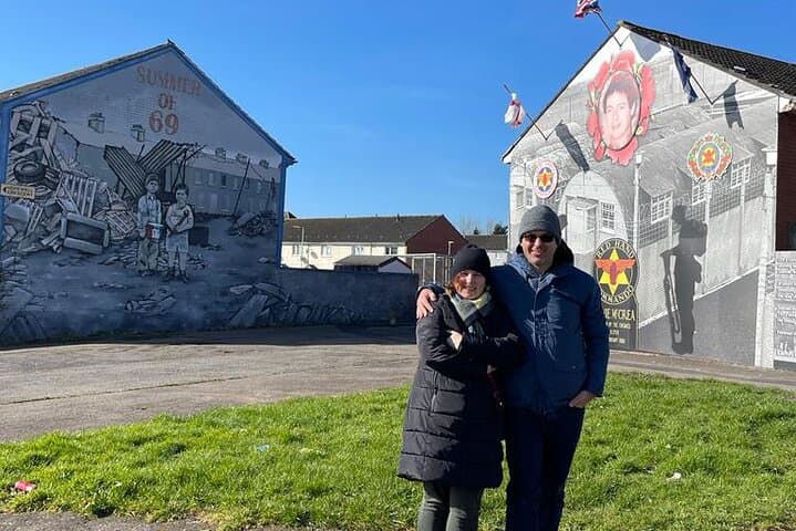 Private Belfast Mural & Giant's Causeway Tour from Belfast (2 in 1)
