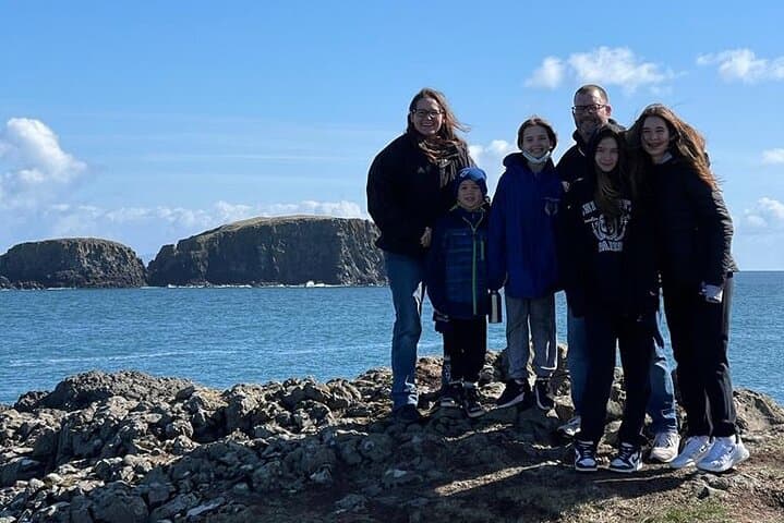 Private Belfast Mural & Giant's Causeway Tour from Belfast (2 in 1)