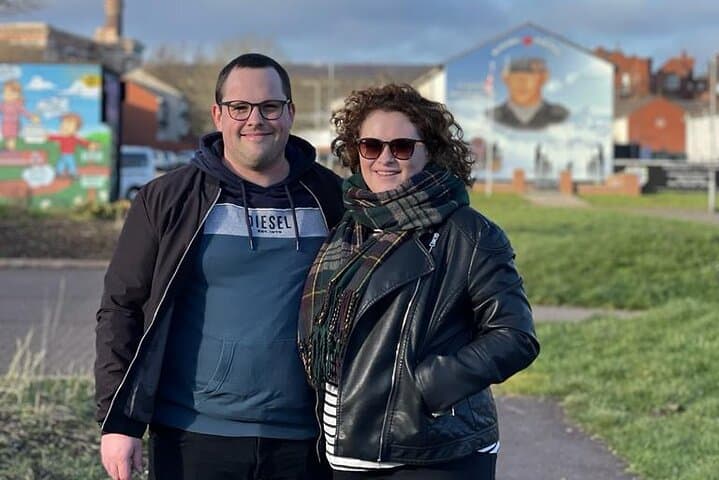 Private Belfast Mural & Giant's Causeway Tour from Belfast (2 in 1)