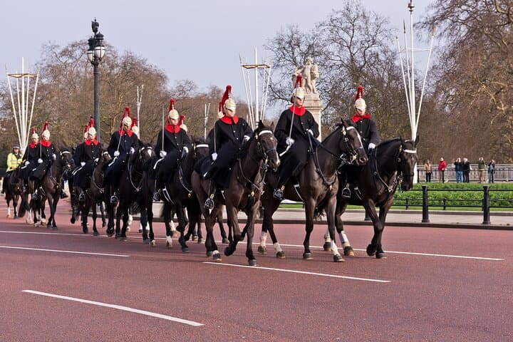 Changing of the Guard Guided Tour at Buckingham Palace