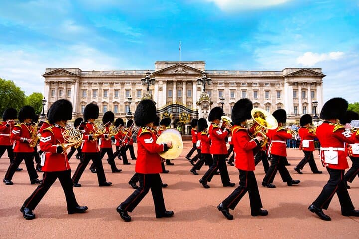 Changing of the Guard Guided Tour at Buckingham Palace
