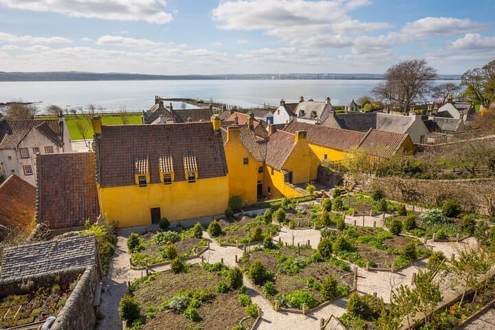 Flexible private day trips from Edinburgh with a driver or guide