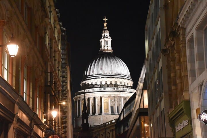 view some of the most famous London sites at night.