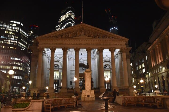 The Royal Exchange at nighttime may look pretty, but the story of the place you're standing will make your hairs stand on end!