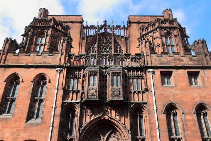 Manchester Self-Guided City Walking Tour & Scavenger Hunt