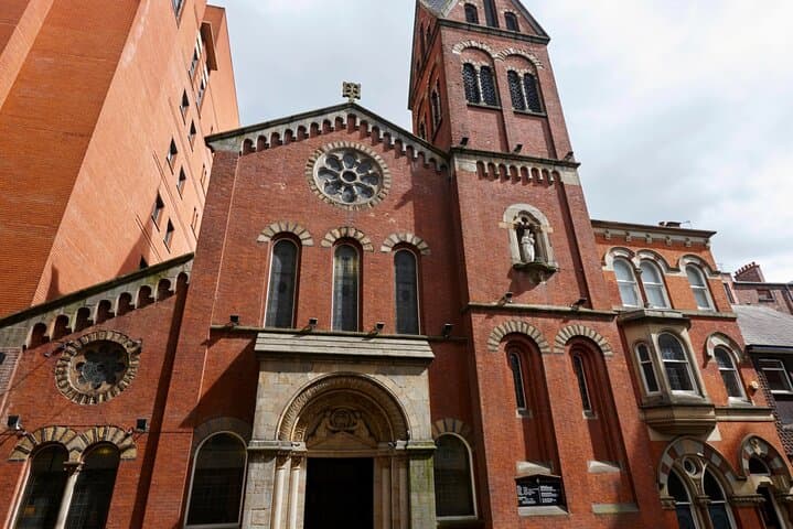 Manchester Self-Guided City Walking Tour & Scavenger Hunt