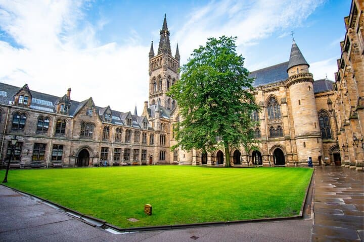 Oxford Scavenger Hunt & Highlights Self-Guided Walking Tour