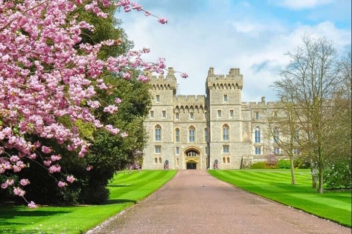 Summer Special: Buckingham Palace & Windsor Castle Tour