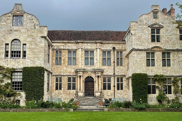 History and Hauntings Self Guided Walking Tour in York with App