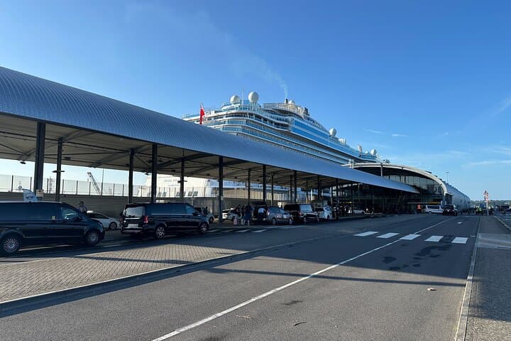 Private Transfer from Southampton Port to London Luton Airport