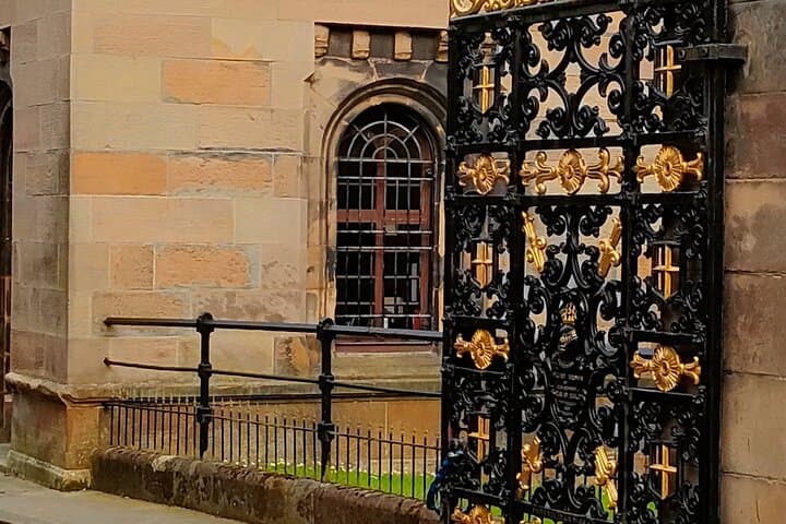 Ghouls and Gruesome Tales: A Self-Guided Glasgow Ghost Tour