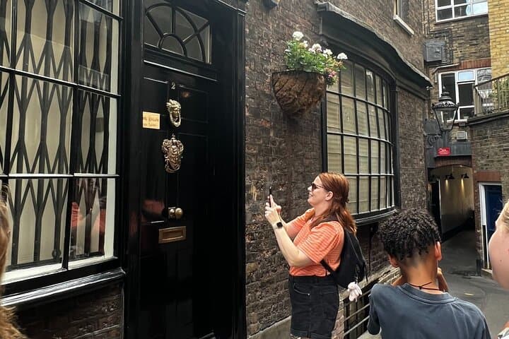 Private Live Magic Harry Potter Tour with a Top Magician