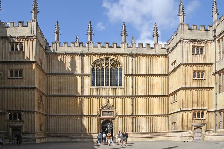 Oxford Tour from London includes Private Transport and Tickets