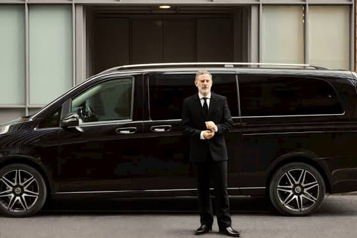 Heathrowlondonlimos executive cars for luxury shopping trip to Bicester Village