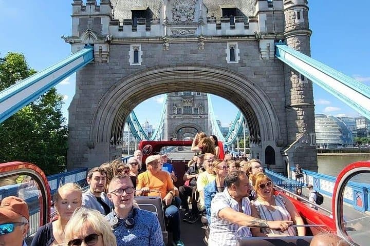 London: Guided Sightseeing Tour on a Vintage Open-Top Bus