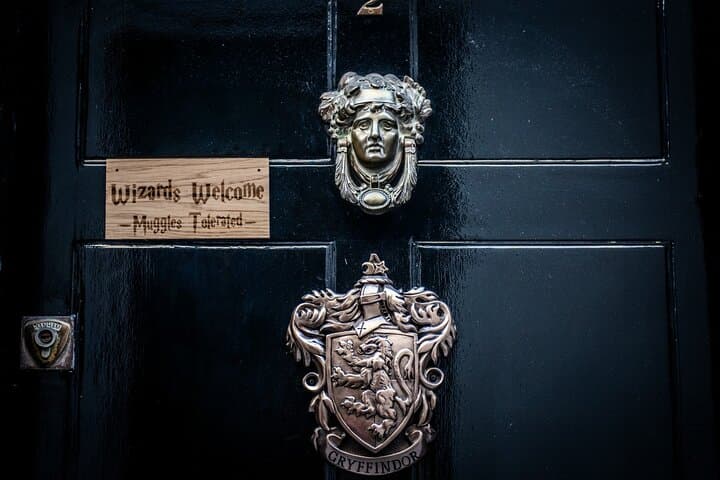 Private Live Magic Harry Potter Tour with a Top Magician